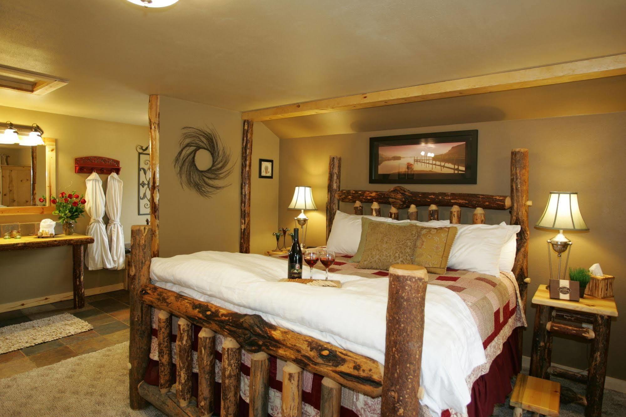 Carson Ridge Luxury Cabins Bed & Breakfast Room photo