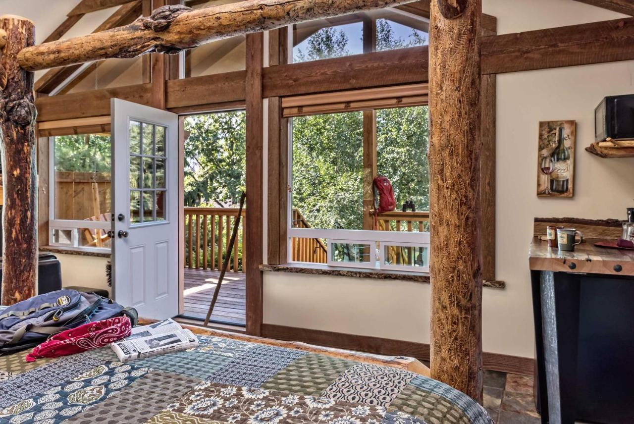 Carson Ridge Luxury Cabins Bed & Breakfast Exterior photo